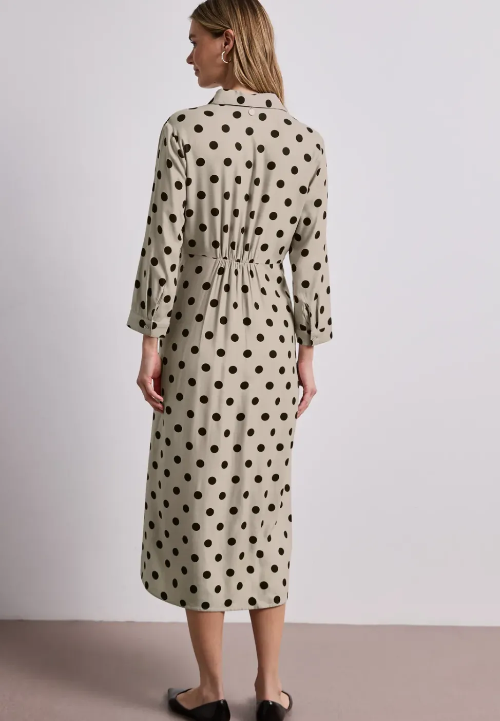 Robe midi avec boutons et motifs à pois