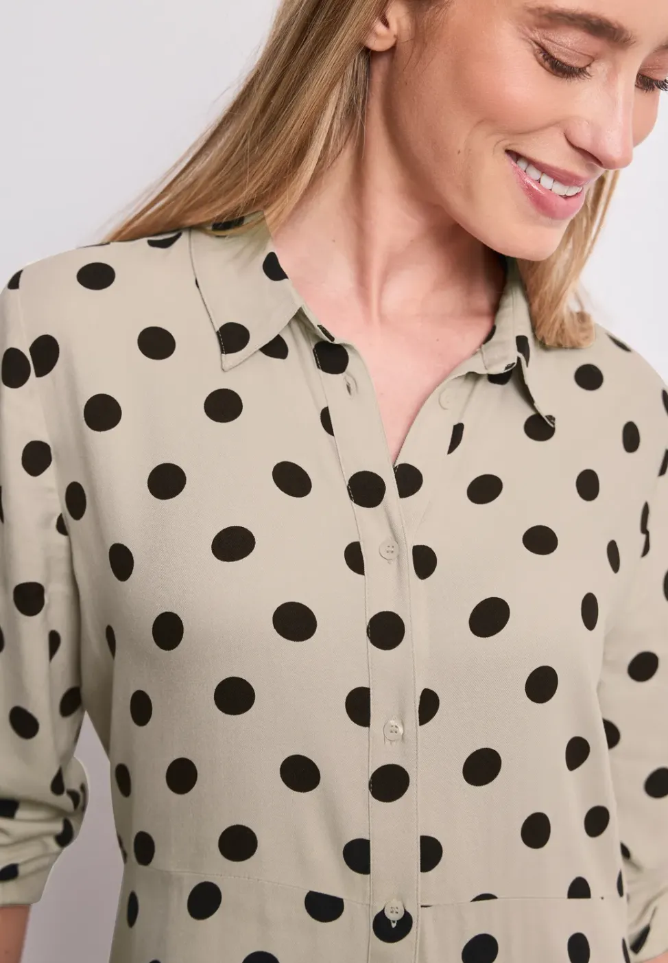 Robe midi avec boutons et motifs à pois