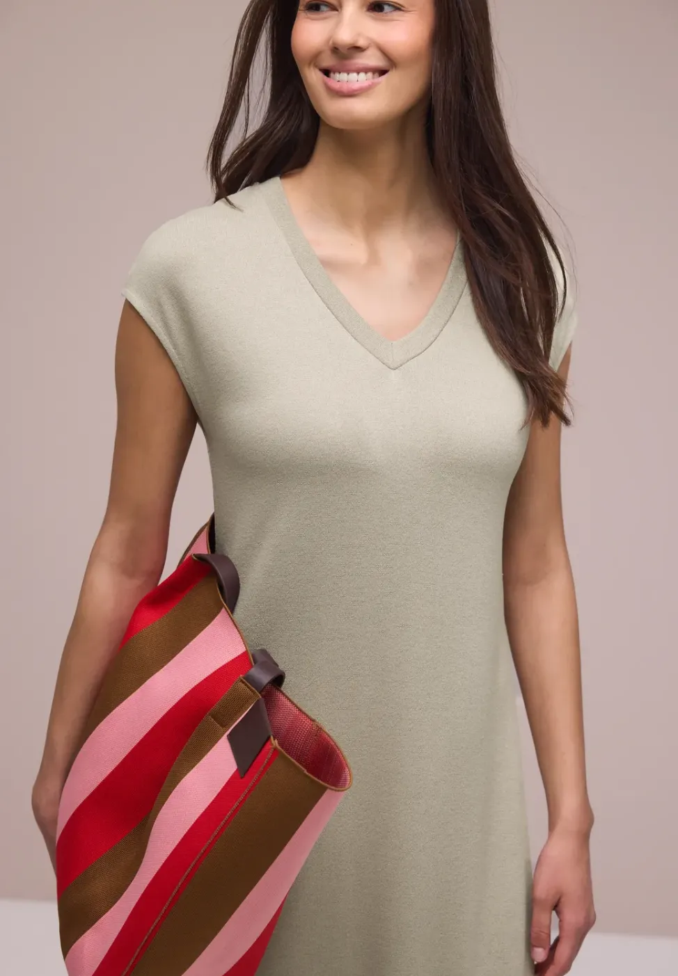 Robe midi avec col en V au look tricoté