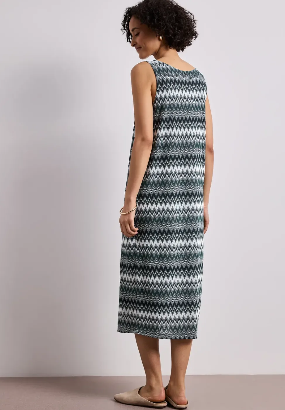 Robe midi avec col en V en qualité jacquard