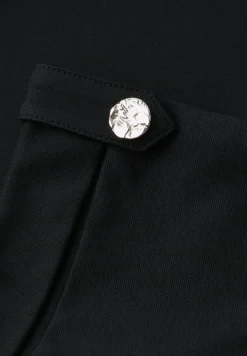 Robe midi à col rond avec boutons aux manches