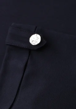 Robe midi à col rond avec boutons aux manches