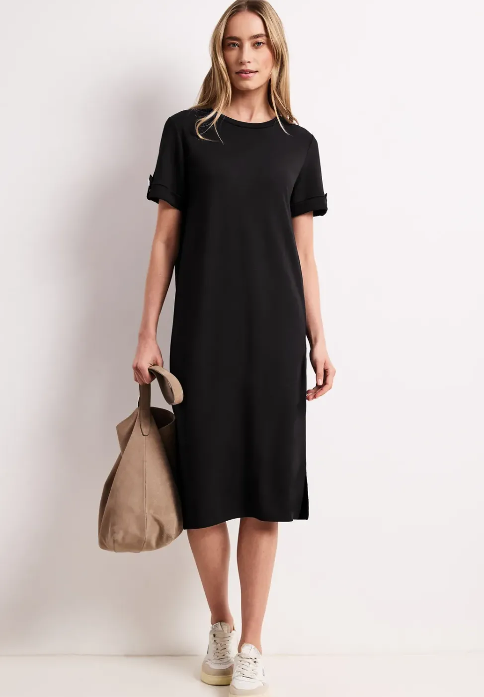 Robe midi à col rond avec boutons aux manches