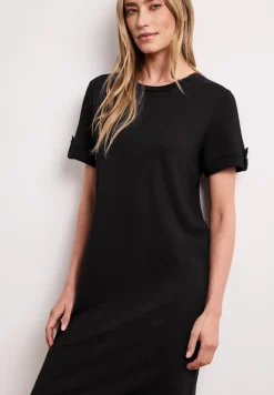 Robe midi à col rond avec boutons aux manches