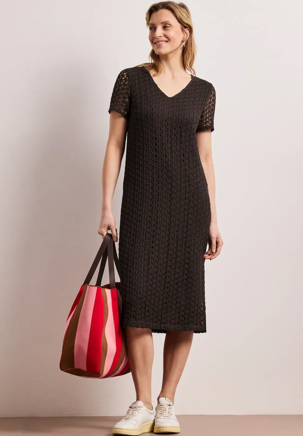 Robe midi en dentelle unie
