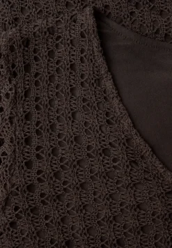 Robe midi en dentelle unie