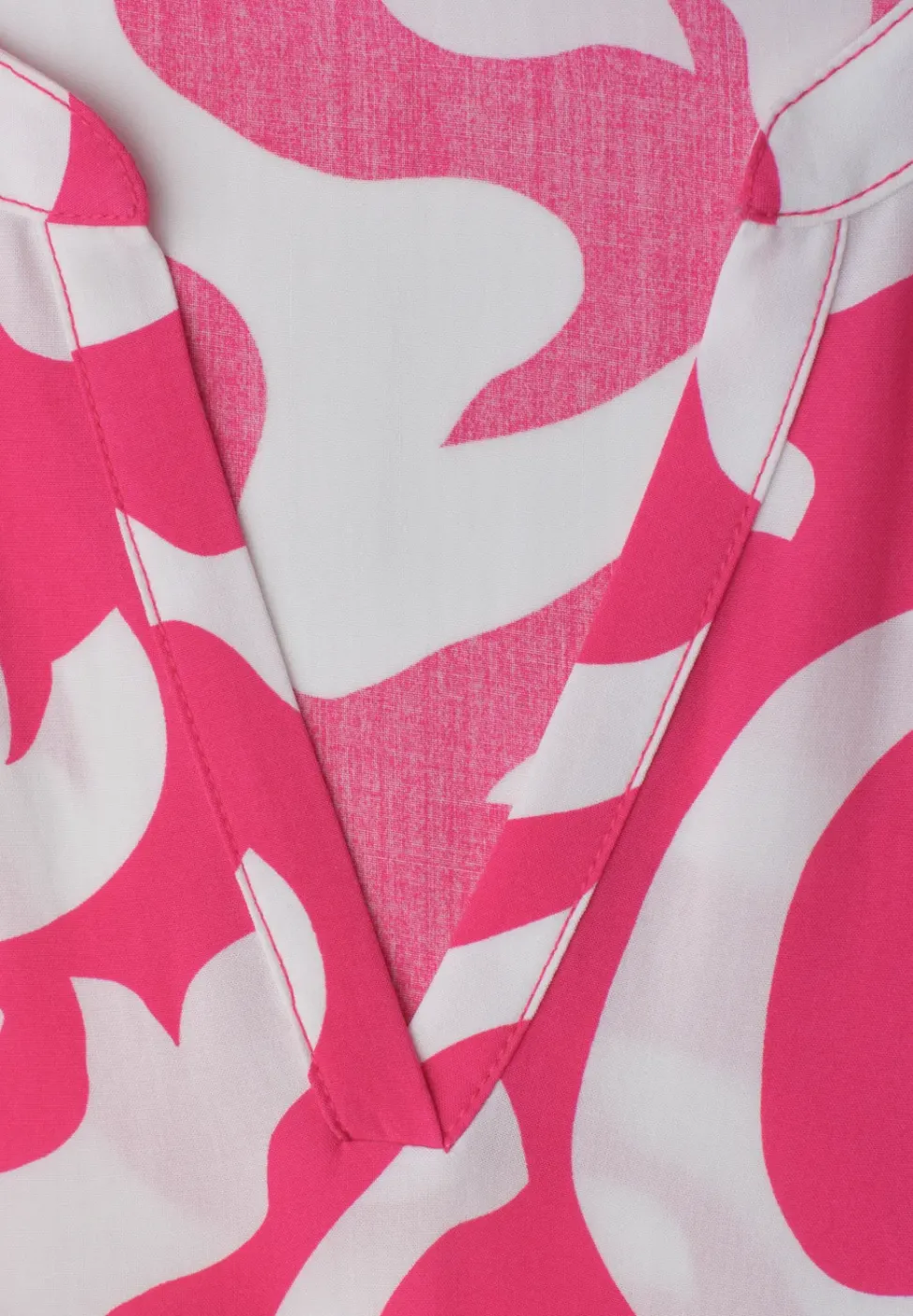 Robe midi imprimée à col fendu