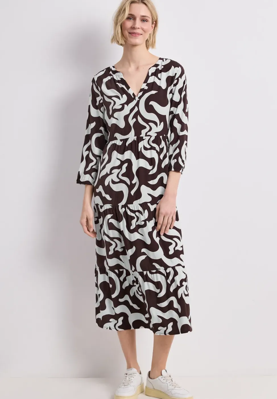 Robe midi imprimée à col fendu
