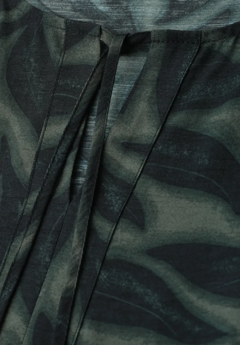 Robe midi imprimée à col fendu