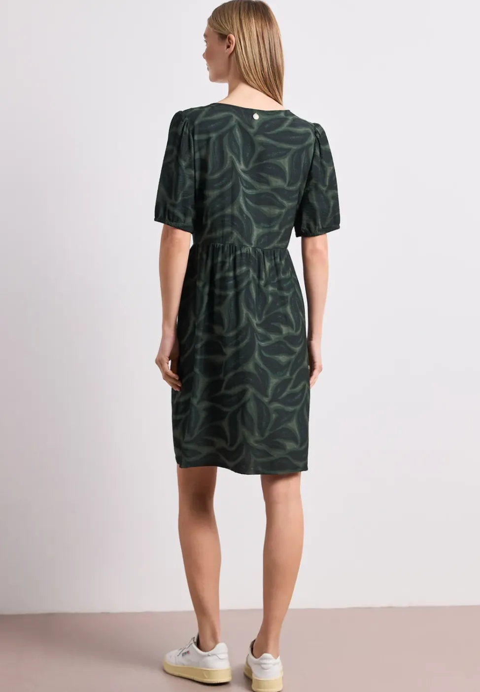 Robe midi imprimée à col fendu