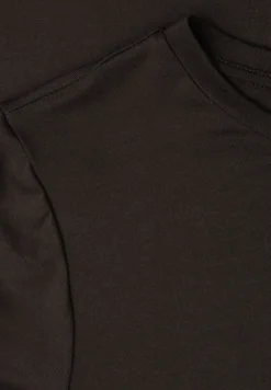 Robe midi à manches courtes avec détail de fente