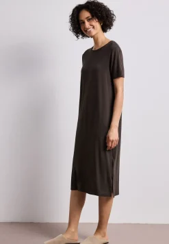 Robe midi à manches courtes avec détail de fente