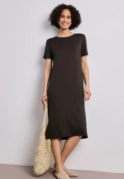 Robe midi à manches courtes avec détail de fente
