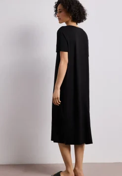 Robe midi à manches courtes avec détail de fente