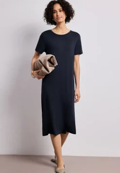 Robe midi à manches courtes avec détail de fente