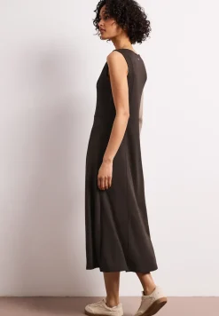 Robe midi sans manches de couleur unie