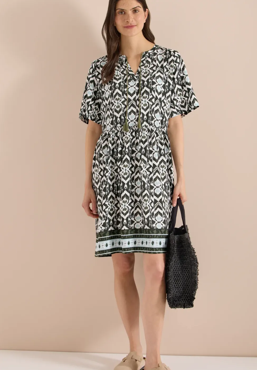 Robe mi-longue avec motif graphique