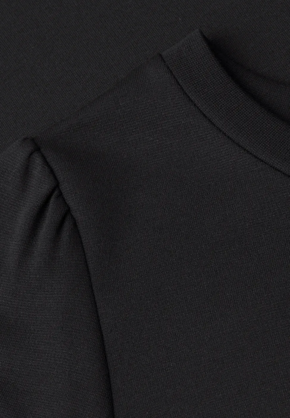Robe mi-longue à manches bouffantes