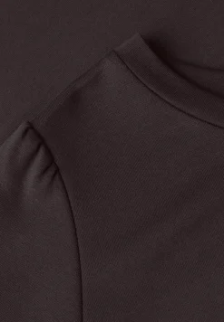 Robe mi-longue à manches bouffantes