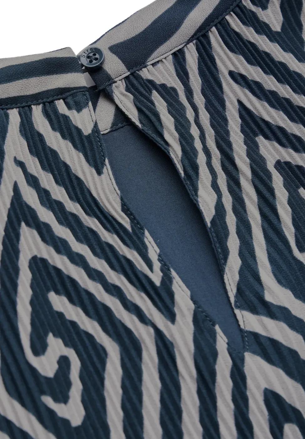 Robe plissée à motifs