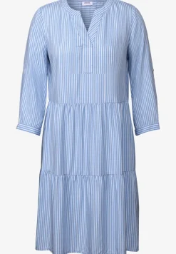 Robe rayée à volants