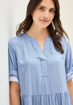 Robe rayée à volants