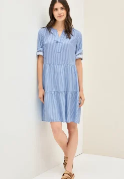 Robe rayée à volants