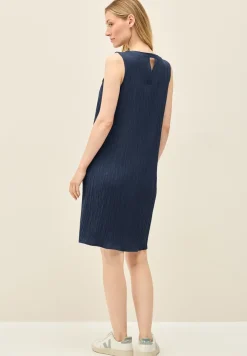 Robe sans manches