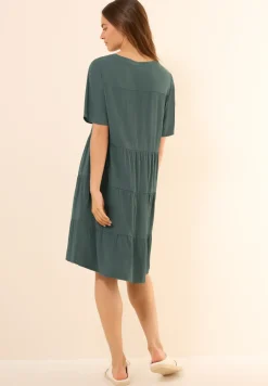 Robe structurée avec volants
