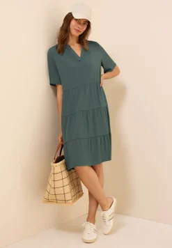 Robe structurée avec volants