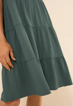 Robe structurée avec volants