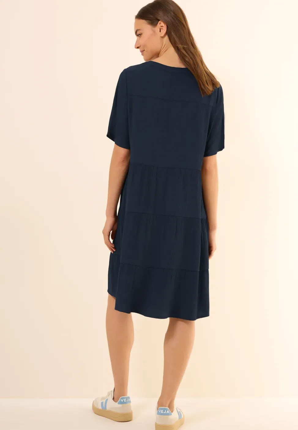 Robe structurée avec volants