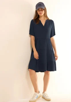 Robe structurée avec volants