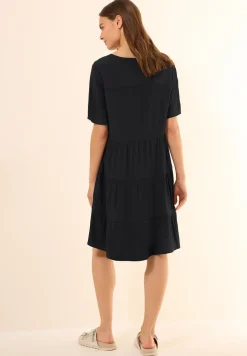 Robe structurée avec volants