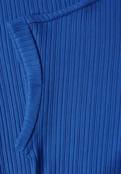 Robe à structure côtelée