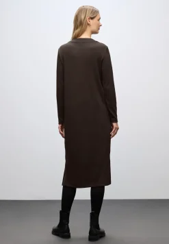 Robe à structure côtelée