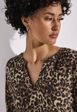 Robe à volants avec motif léopard