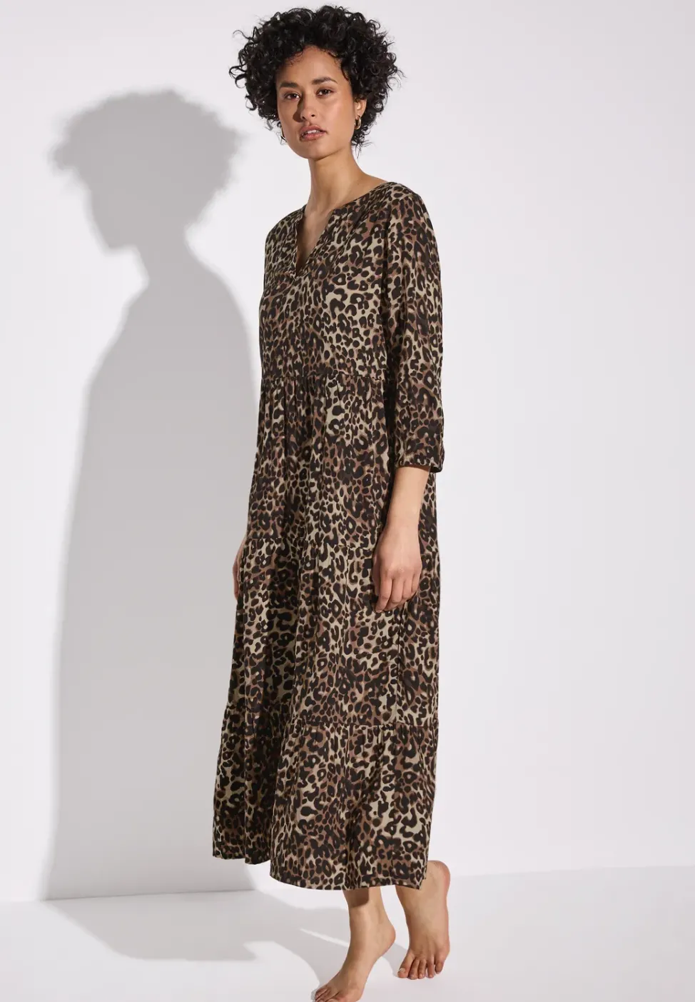 Robe à volants avec motif léopard