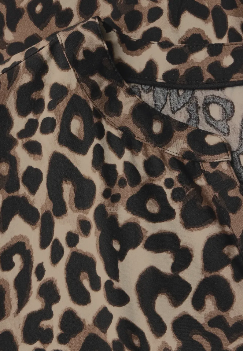 Robe à volants avec motif léopard
