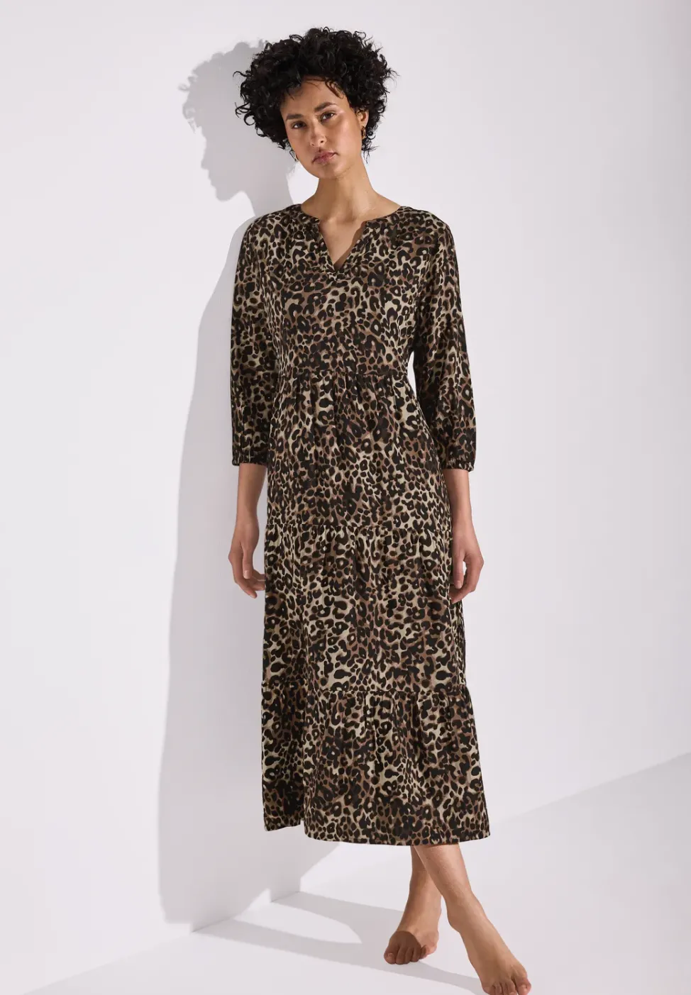 Robe à volants avec motif léopard
