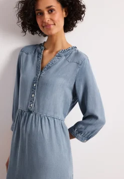 Robe à volants, longueur genou, look denim