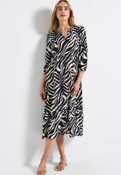 Robe à volants à motifs