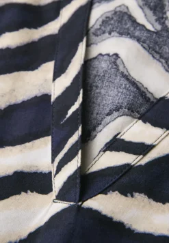 Robe à volants à motifs
