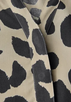 Robe à volants à motifs