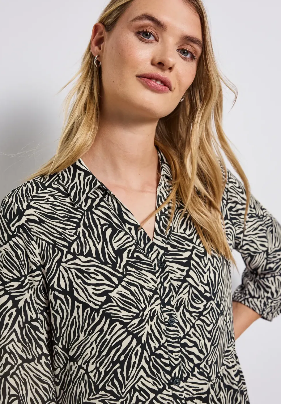 Robe à volants à motifs