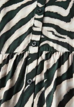 Robe à volants à motifs