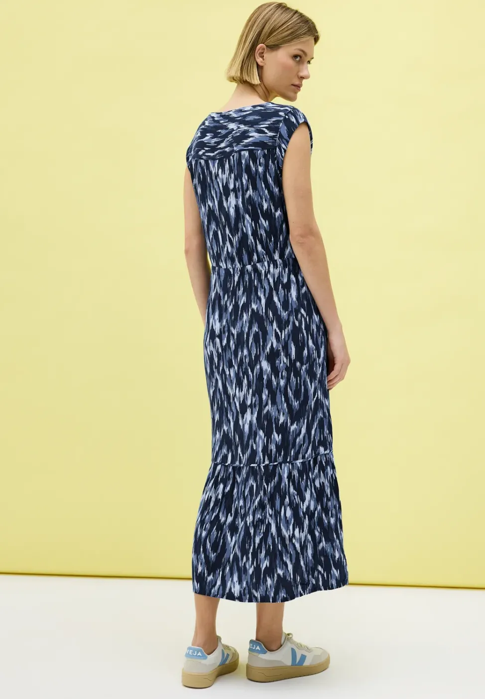 Robe à volants à motifs