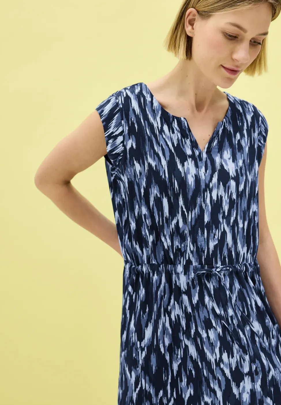 Robe à volants à motifs