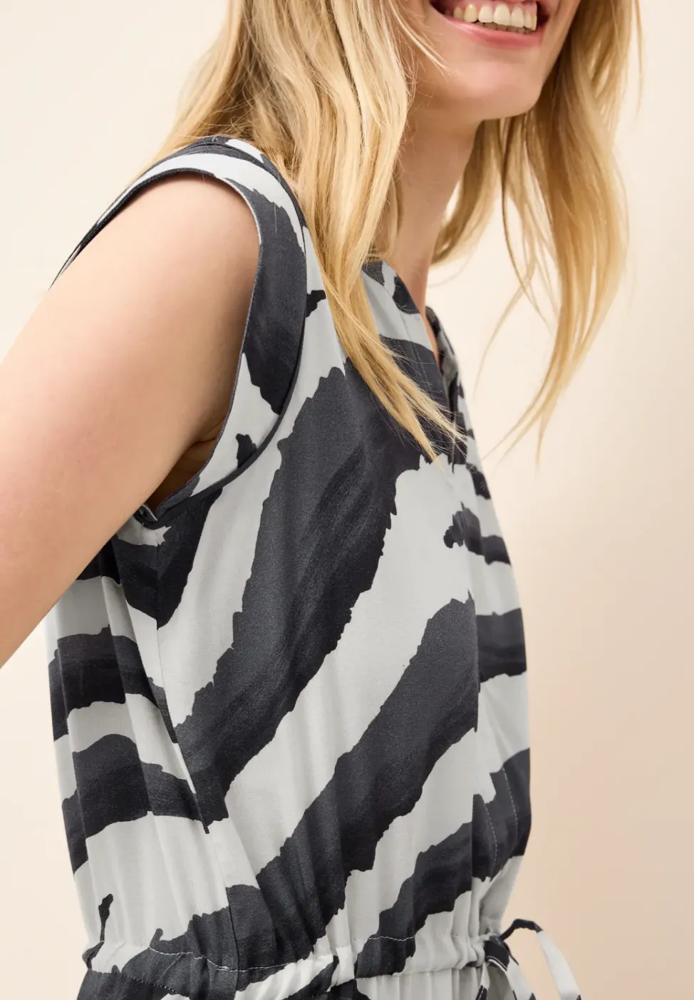 Robe à volants à motifs
