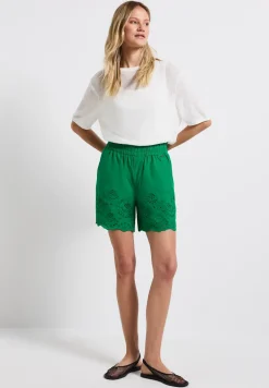 Short avec broderie